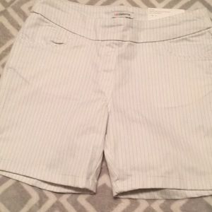 Ladies pull on shorts
